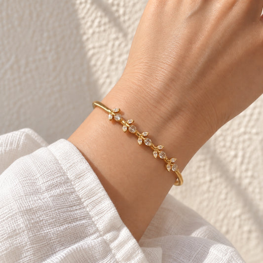 White Tulip Magnetic Band