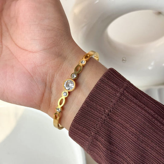 Lionnare Front Openable Band