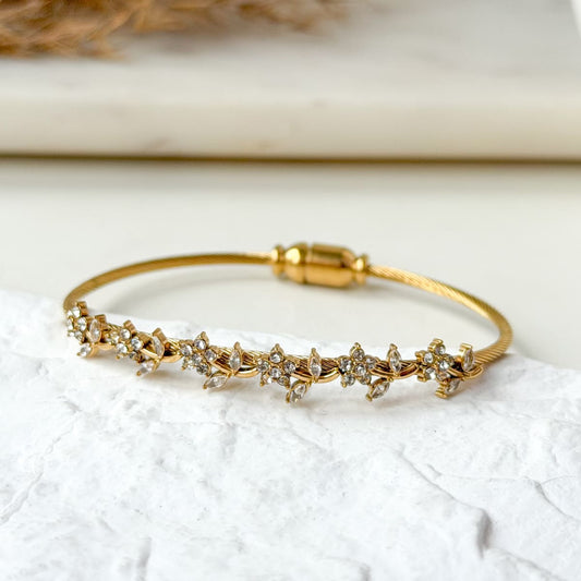 White Flower Thin Wrist Magnetic Band (2.4 size)