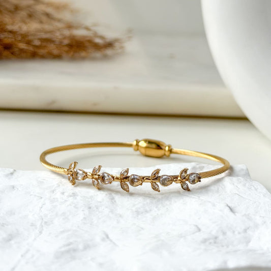 White Tulip Magnetic Band