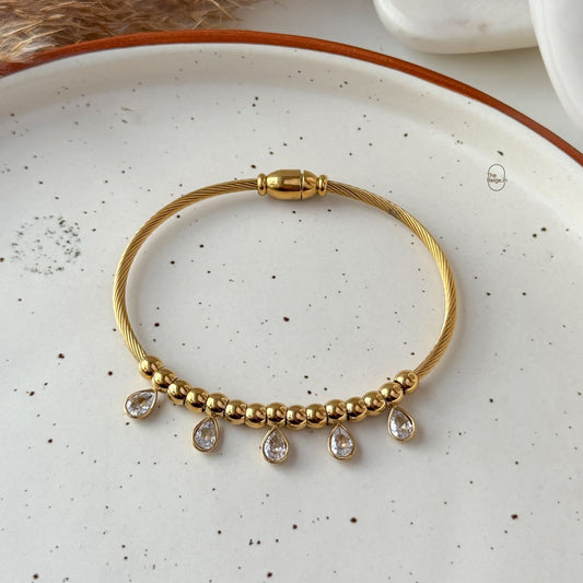 Drop Charm Band