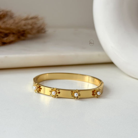 Hera Daisy White Baby Bangle